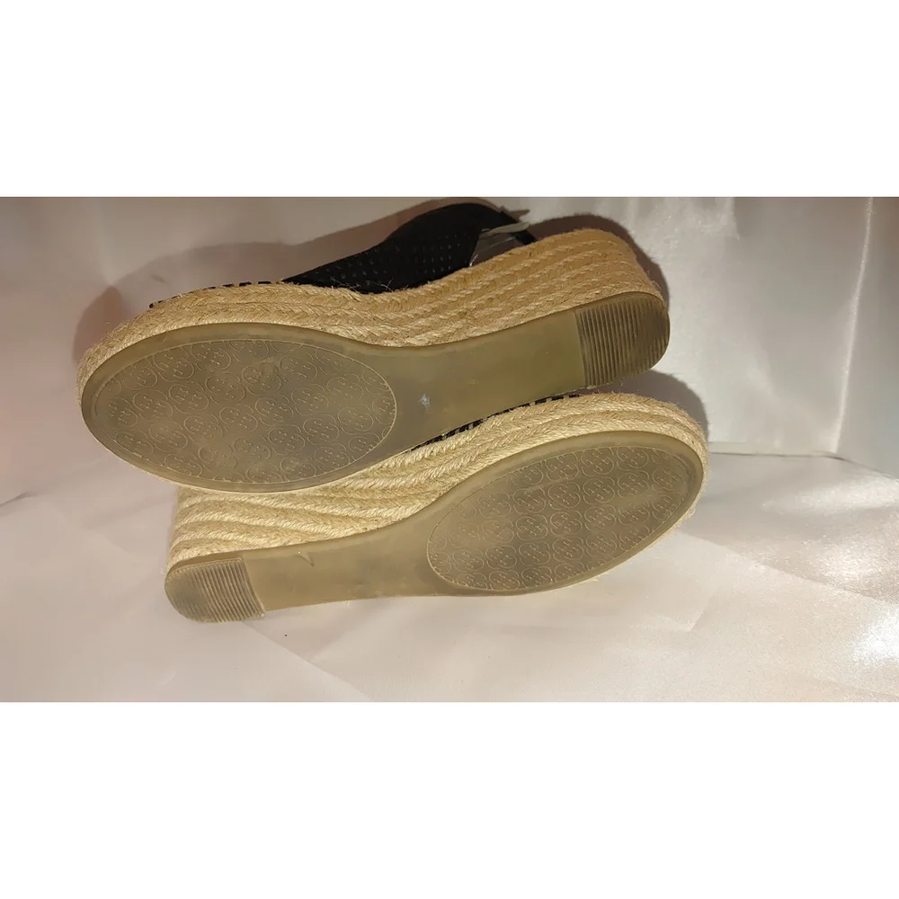 Daisy Fuentes Rory Peep Toe. Wedge Size 10M